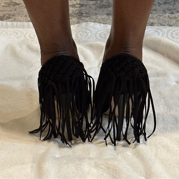 Black size 11 stiletto heels with black fringe - Picture 4 of 6
